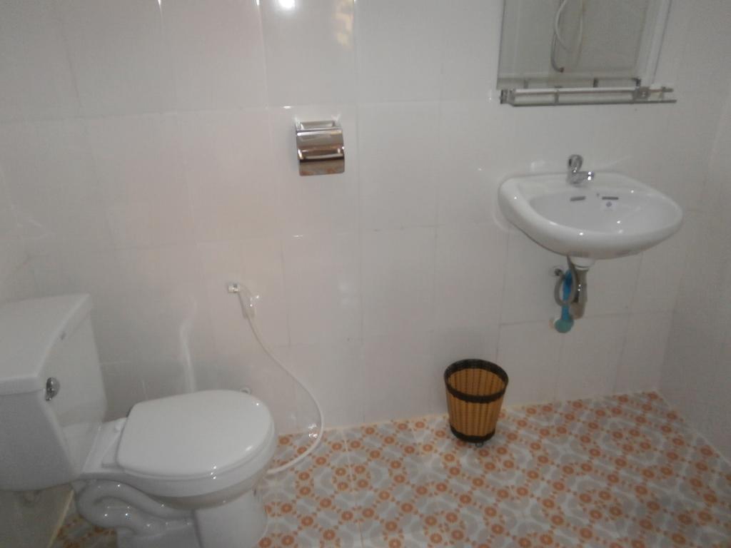 Bandini'S Hotell Kampot Rum bild