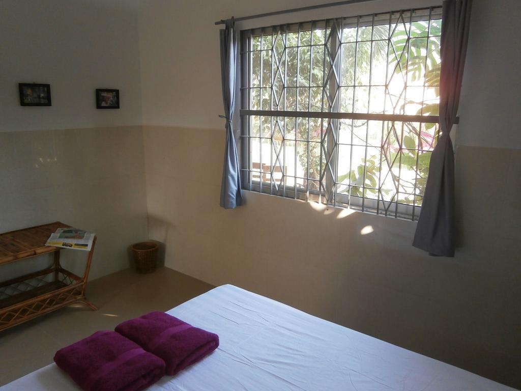 Bandini'S Hotell Kampot Rum bild